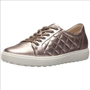 Ecco
Metallic Pewter Women's Quilted Sneakers